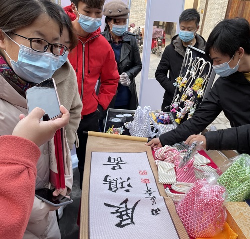 祝福三·八婦女節(jié)，勵(lì)志珠珠繡添風(fēng)采！------記手工之家參加“幸福叢臺、巾幗添彩”手工藝品展