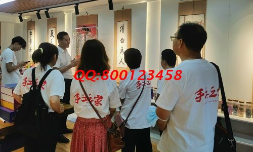 10月11日，想接正規(guī)廠家的手工活，找拿回家做的手工活，看好這兩點(diǎn)，可以放心選擇了，圖為手工之家優(yōu)秀繡娘往期培訓(xùn)會(huì)剪影