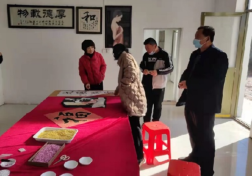 讓農(nóng)民農(nóng)閑時有份收入，他們這樣去做了 --- --- 記手工之家與邯鄲邱縣某村合作的手工培訓(xùn)室落地