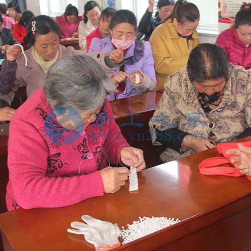 正規(guī)手工活外發(fā)加工，常年供料到家，為許多人解決居家就業(yè)、創(chuàng)業(yè)(圖1)