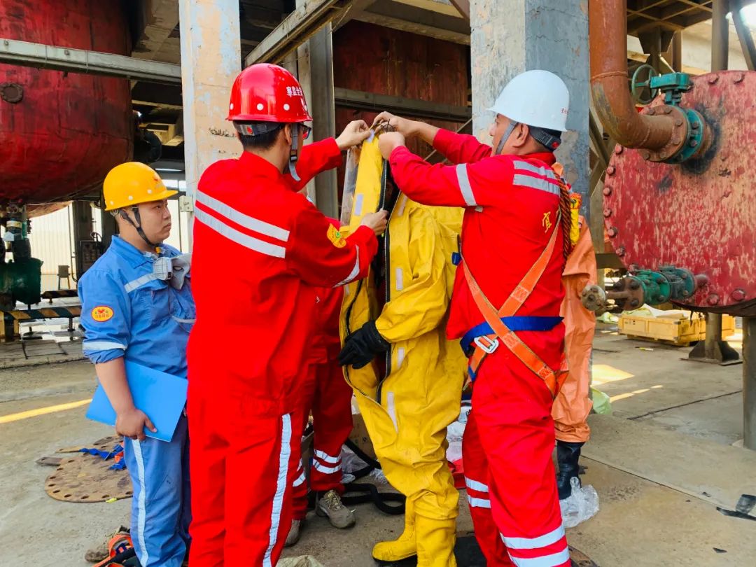 鏖戰(zhàn)內蒙大修 唱響奮斗之歌(圖2) 圖片