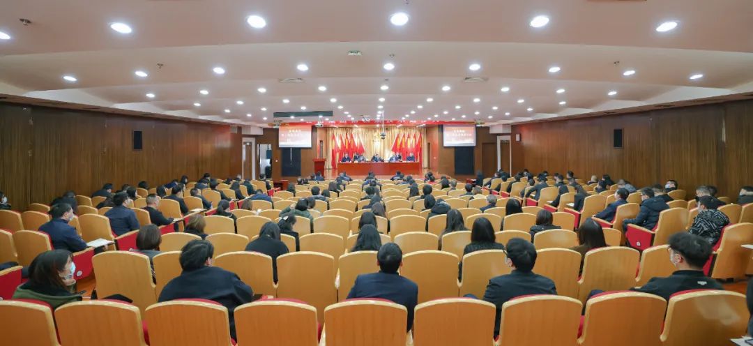 宜化集團(tuán)隆重召開(kāi)第三屆技術(shù)進(jìn)步大會(huì)(圖2) 宜化集團(tuán)隆重召開(kāi)第三屆技術(shù)進(jìn)步大會(huì)(圖2)