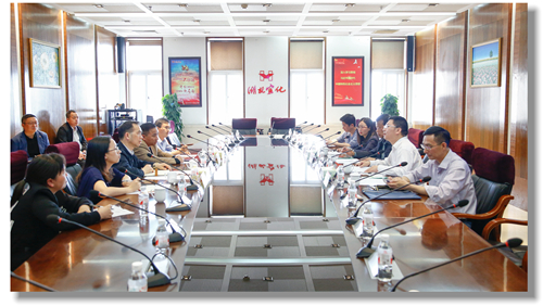 宜化集團與三峽電院簽訂校企合作“訂單班”協議(圖2) 宜化集團與三峽電院簽訂校企合作“訂單班”協議(圖2)