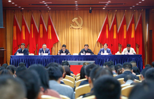 宜化集團(tuán)召開(kāi)2019年慶?！拔逡弧眹?guó)際勞動(dòng)節(jié)暨表彰大會(huì)(圖2)