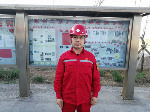 最美安全環(huán)保衛(wèi)士王忠誠(chéng):筑牢安全生產(chǎn)防線 夯實(shí)企業(yè)發(fā)展根基(圖1) 最美安全環(huán)保衛(wèi)士王忠誠(chéng):筑牢安全生產(chǎn)防線 夯實(shí)企業(yè)發(fā)展根基(圖1)