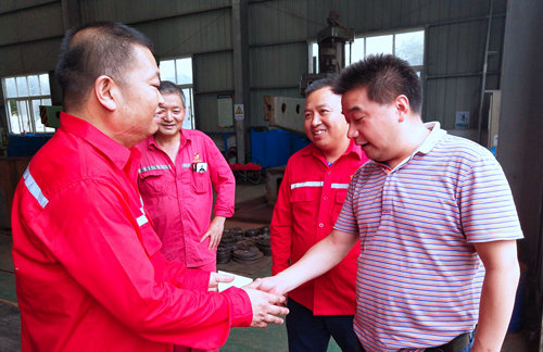 集團領(lǐng)導(dǎo)看望慰問離退休黨員、基層困難黨員和年輕黨員(圖6)