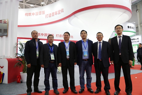 宜化集團(tuán)參加2019中國(guó)磷復(fù)肥工業(yè)展會(huì)并榮登“2019年度中國(guó)農(nóng)資經(jīng)銷商最佳合作廠家”榜首(圖2) 宜化集團(tuán)參加2019中國(guó)磷復(fù)肥工業(yè)展會(huì)并榮登“2019年度中國(guó)農(nóng)資經(jīng)銷商最佳合作廠家”榜首(圖2)