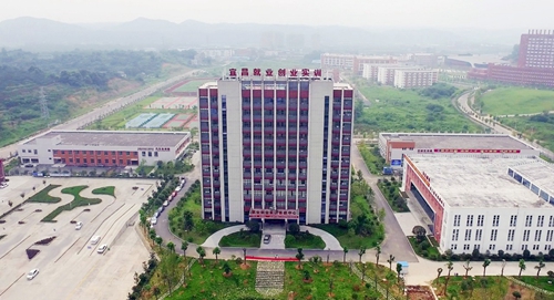 王大真到實訓基地調(diào)研(圖3)