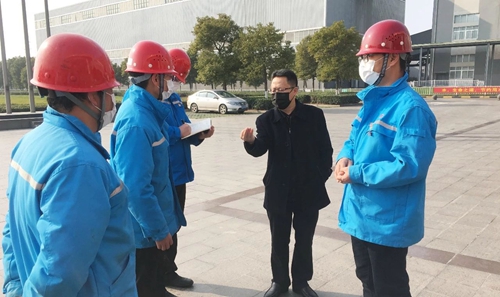 王大真到股份公司、楚星公司和松滋肥業(yè)現(xiàn)場(chǎng)檢查疫情防控及安全生產(chǎn)情況(圖1)