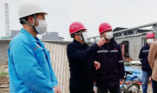 王大真到股份公司現(xiàn)場(chǎng)檢查工作(圖1) 王大真到股份公司現(xiàn)場(chǎng)檢查工作(圖1)