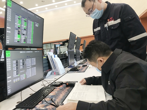 王大真到新疆宜化、新疆宜化礦業(yè)走訪慰問干部職工(圖1)