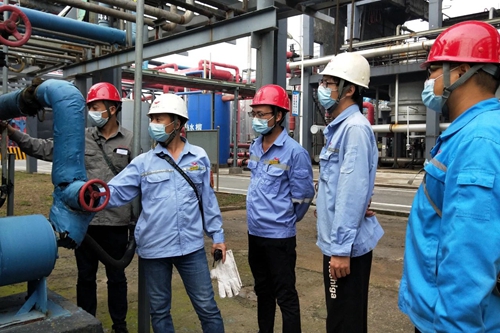 股份公司：管理人員下沉一線跟班工作 力?！半p節(jié)”安全生產(chǎn)(圖2)