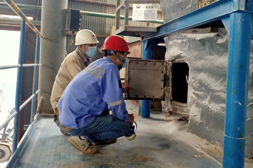 股份公司：管理人員下沉一線跟班工作 力?！半p節(jié)”安全生產(chǎn)(圖3)