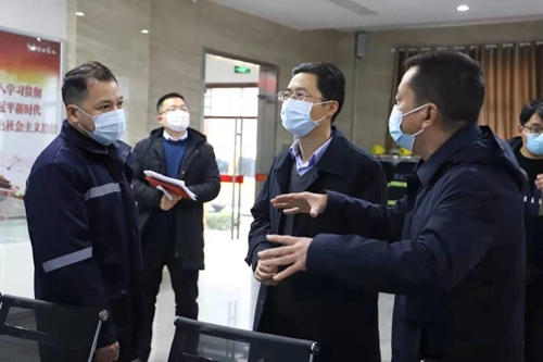 宜都市委副書(shū)記、市長(zhǎng)李澤剛到楚星公司慰問(wèn)市拔尖人才(圖1)