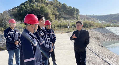 王大真到松滋肥業(yè)、楚星公司、股份公司和新項(xiàng)目現(xiàn)場調(diào)研(圖1)