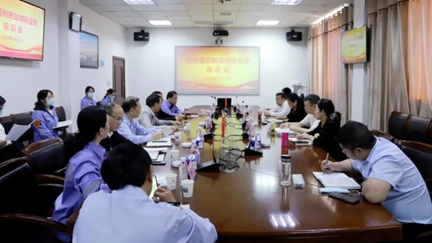 湖北省稅務(wù)局黨委委員、副局長何小平一行到楚星公司現(xiàn)場調(diào)研(圖2)