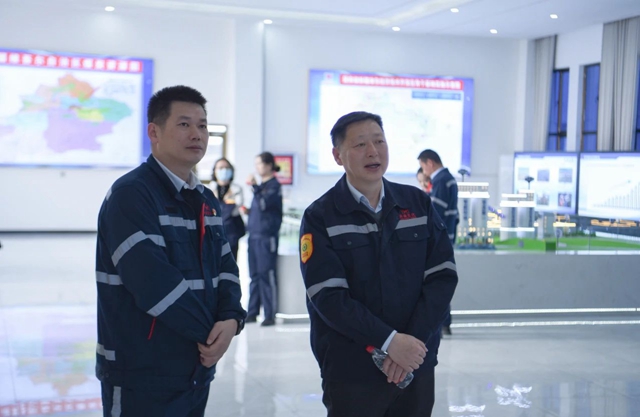 黃智華、王大真一行到新疆宜化和新疆宜化礦業(yè)現(xiàn)場調(diào)研(圖3)