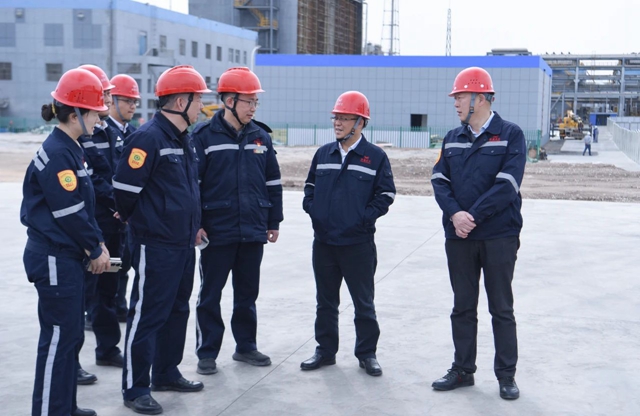 黃智華、王大真一行到新疆宜化和新疆宜化礦業(yè)現(xiàn)場調(diào)研(圖2)