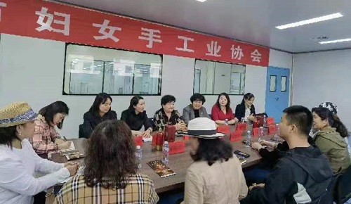 越了解、心越齊------記手工之家參加邯鄲市婦女手工業(yè)協(xié)會(huì)走近企業(yè)相關(guān)活動(dòng)