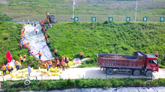 楚星公司開展防汛綜合應急演練(圖2) 楚星公司開展防汛綜合應急演練(圖2)