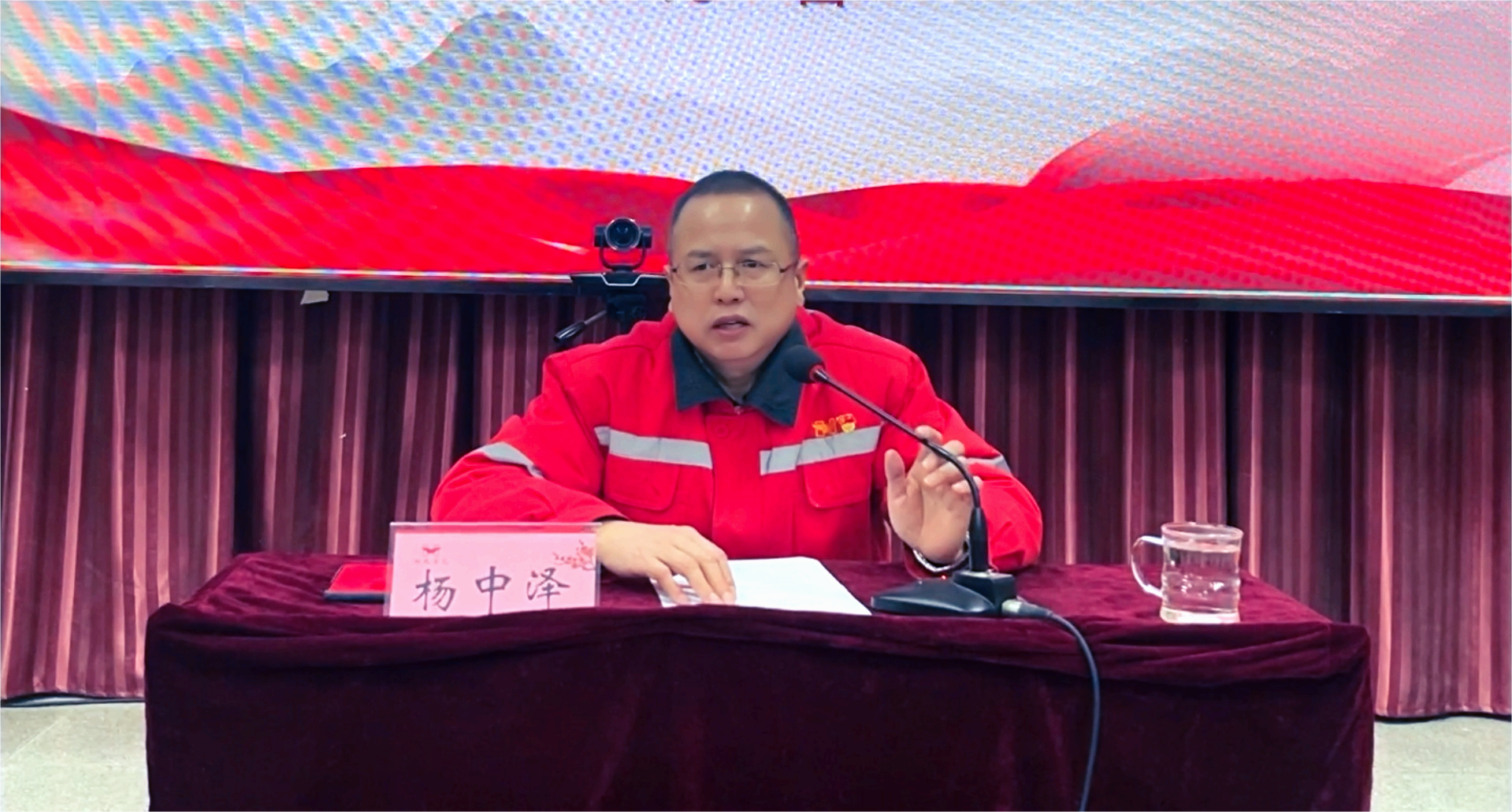 【會(huì)議】化機(jī)公司召開2023年度總結(jié)表彰暨第二屆職工代表大會(huì)(圖11) 11.png