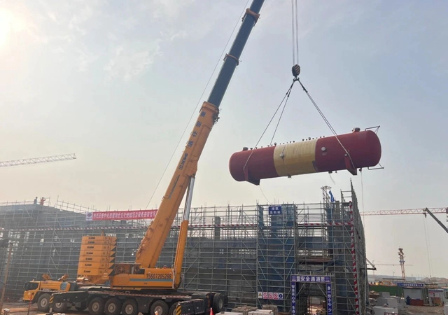 首臺(tái)大型設(shè)備“落戶”，氯堿新能源項(xiàng)目吹響工程設(shè)備安裝新號(hào)角！