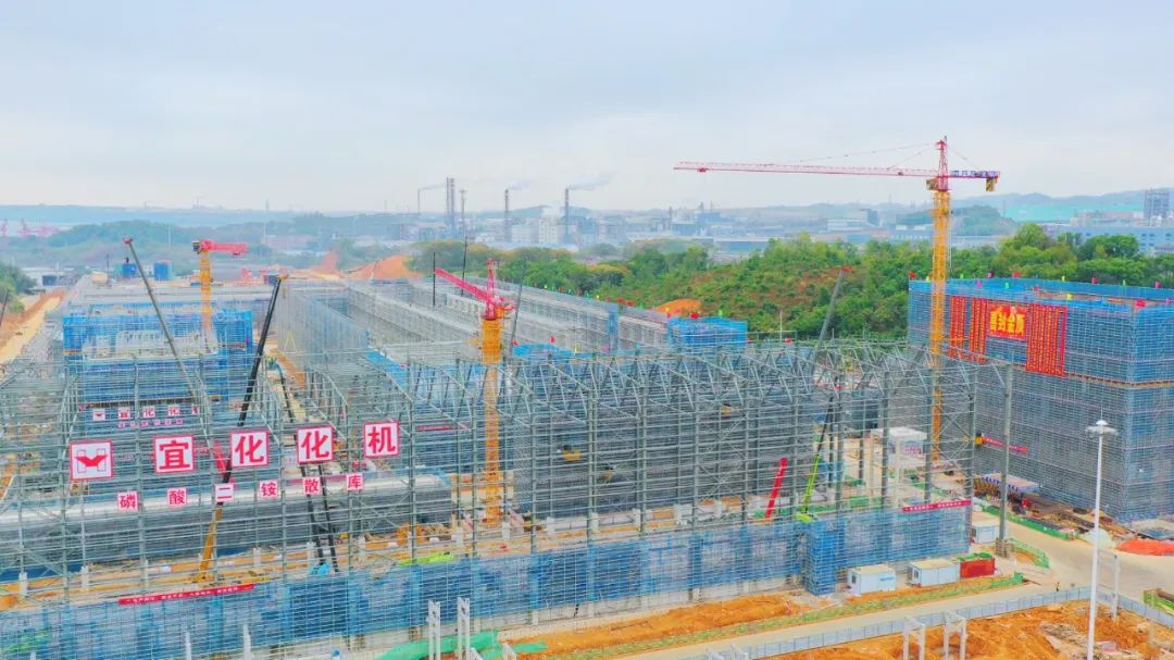 加速推進(jìn)！宜化楚星整體升級(jí)改造項(xiàng)目關(guān)鍵裝置主體結(jié)構(gòu)順利封頂(圖4)