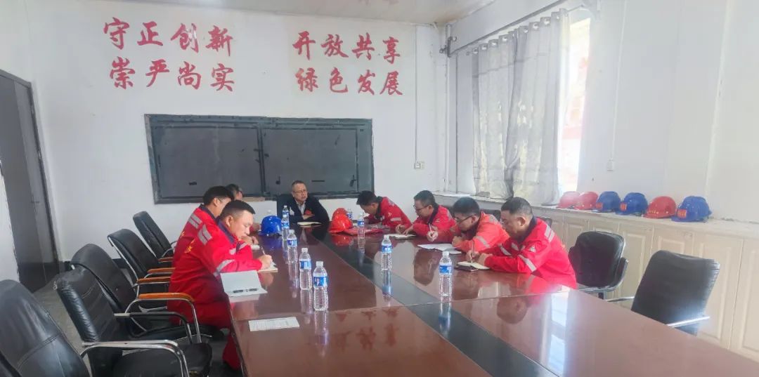 化機公司黨委書記、董事長、總經(jīng)理楊中澤到內(nèi)蒙宜化項目現(xiàn)場辦公(圖3)