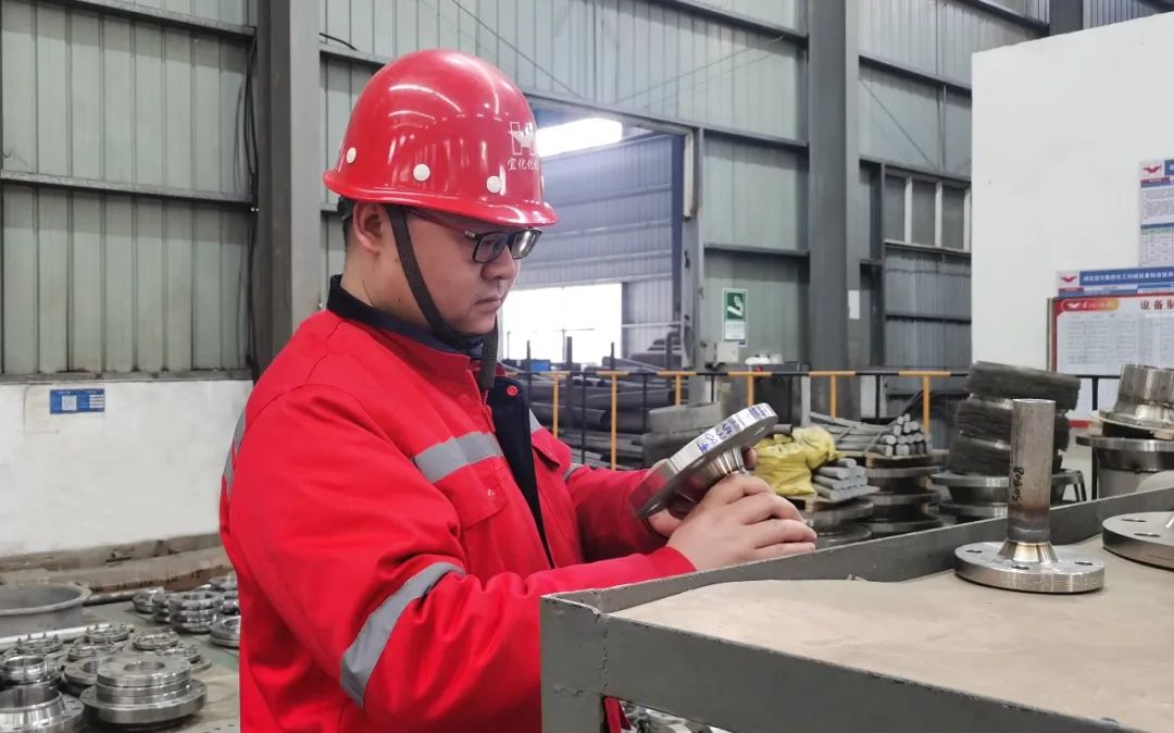 【管理標兵】化機公司黃亞華：扎根一線勤鉆研，履職盡責勇?lián)?圖3)