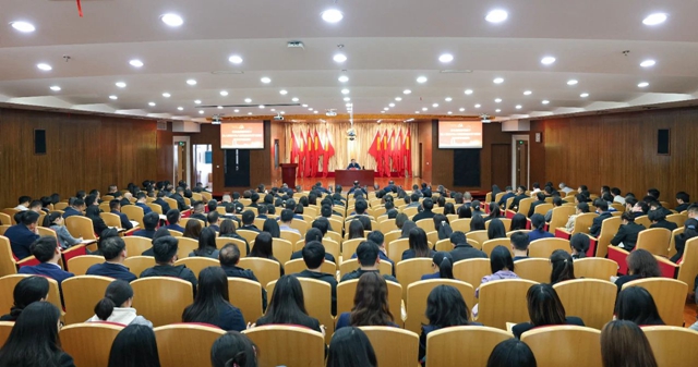 宜化集團(tuán)領(lǐng)導(dǎo)班子深入貫徹中央八項(xiàng)規(guī)定精神學(xué)習(xí)教育讀書(shū)班開(kāi)班