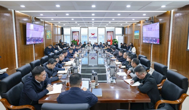 宜化集團(tuán)領(lǐng)導(dǎo)班子深入貫徹中央八項(xiàng)規(guī)定精神學(xué)習(xí)教育讀書(shū)班舉行集體學(xué)習(xí)研討