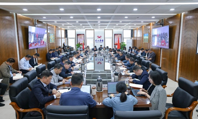 集團黨委傳達學習上級精神 研究部署貫徹落實工作(圖1)