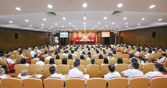 宜化集團(tuán)召開一季度生產(chǎn)經(jīng)營(yíng)分析總結(jié)會(huì)(圖1) 宜化集團(tuán)召開一季度生產(chǎn)經(jīng)營(yíng)分析總結(jié)會(huì)(圖1)