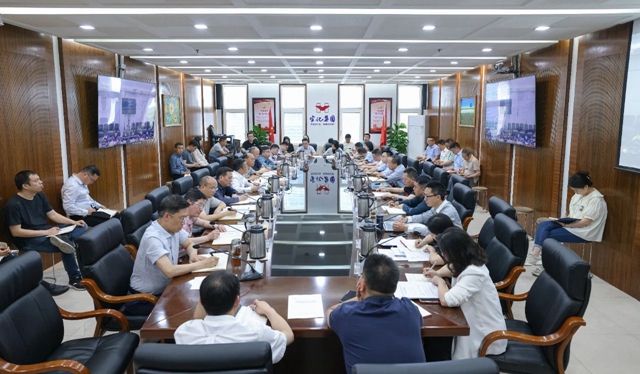 宜化集團領(lǐng)導(dǎo)班子舉行深入貫徹中央八項規(guī)定精神學(xué)習(xí)教育讀書班第二次集體學(xué)習(xí)研討(圖1) 宜化集團領(lǐng)導(dǎo)班子舉行深入貫徹中央八項規(guī)定精神學(xué)習(xí)教育讀書班第二次集體學(xué)習(xí)研討(圖1)