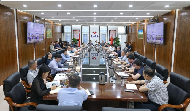 集團穩(wěn)定生產提升效益指揮部召開調度會