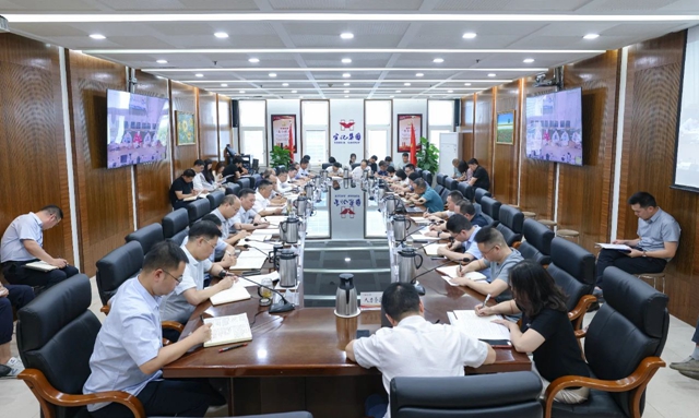 宜化集團(tuán)開展深入貫徹中央八項(xiàng)規(guī)定精神學(xué)習(xí)教育讀書班第三次集體學(xué)習(xí)研討(圖1)