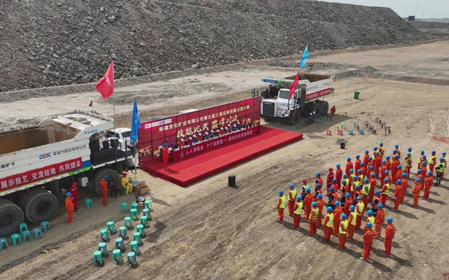 新疆宜化礦業(yè)舉辦第五屆工程設備技能比武大賽(圖1)