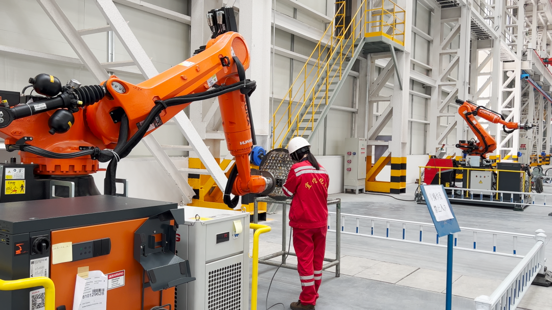 自動(dòng)管板焊接機(jī)器人