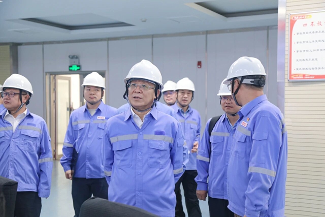 王大真到內(nèi)蒙古區(qū)域分子公司現(xiàn)場(chǎng)辦公(圖2) 王大真到內(nèi)蒙古區(qū)域分子公司現(xiàn)場(chǎng)辦公(圖2)