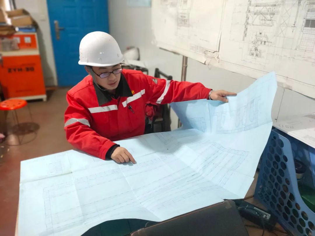 【生產(chǎn)技術(shù)標(biāo)兵】預(yù)決算部秦偉民:忠于職守勤鉆研 愛(ài)崗敬業(yè)勇?lián)?zé)(圖2) 圖片