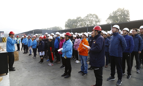 熱火朝天！集團總部140余人到股份公司氯堿分廠開展勞動