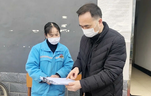 周金平先后到楚星公司、松滋肥業(yè)、實(shí)訓(xùn)基地和股份公司檢查疫情防控工作