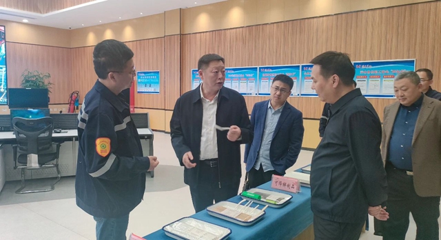 宜昌市國資委黨委書記、主任黃智華到降解新材料公司調(diào)研指導(dǎo)工作