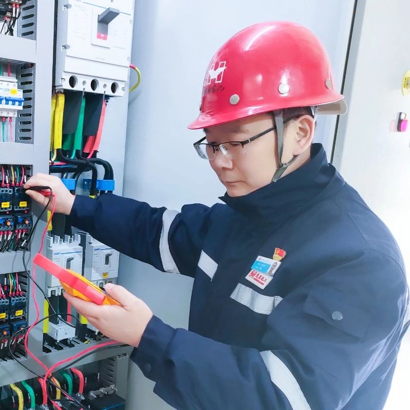【宜化榜樣】楚星公司江剛：扎根一線，保障電氣設(shè)備平穩(wěn)運(yùn)行