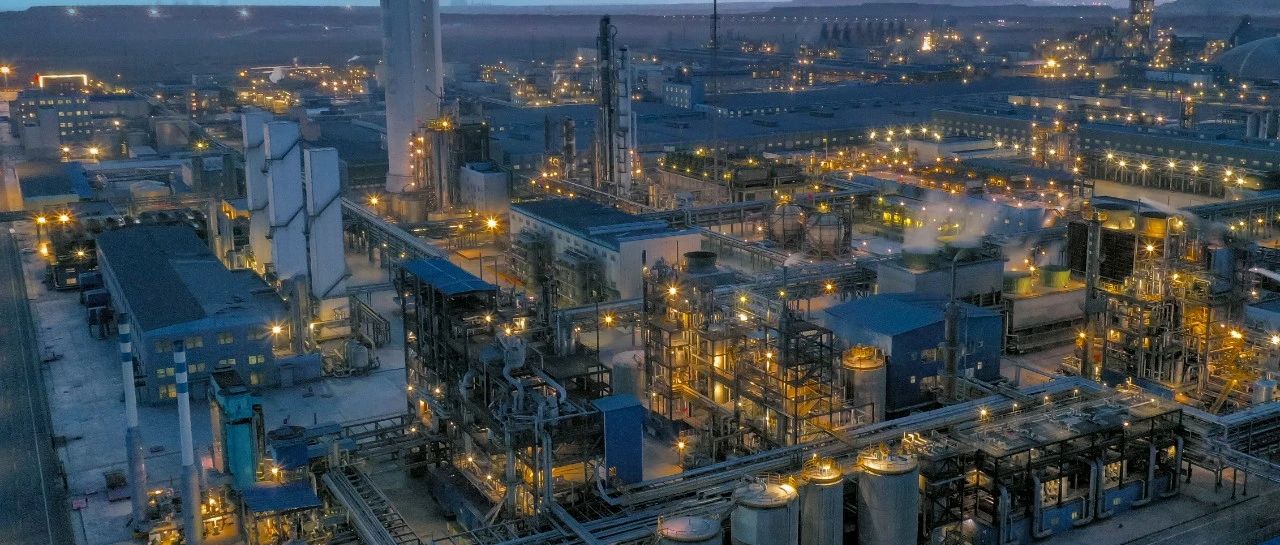 夜幕下的新疆宜化，有著別樣風(fēng)情